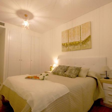 Apartamento Vacacional Carmona Apartment Exterior photo
